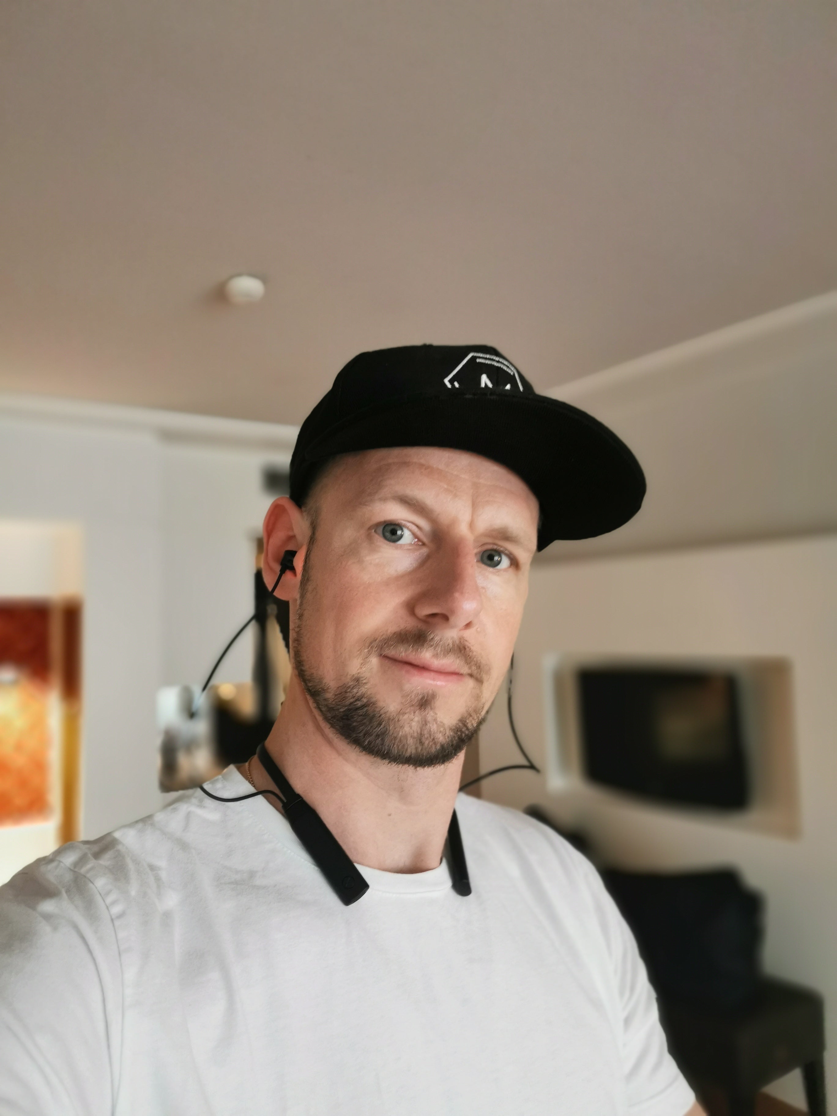 Video laden: Minimalist Biohacker Humancharger